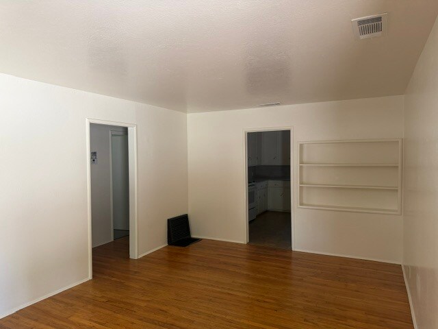 Building Photo - Modesto 2 Bedroom 1 Bathroom Duplex