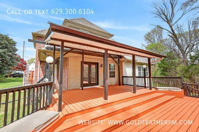 Building Photo - 3940 Waterford Way