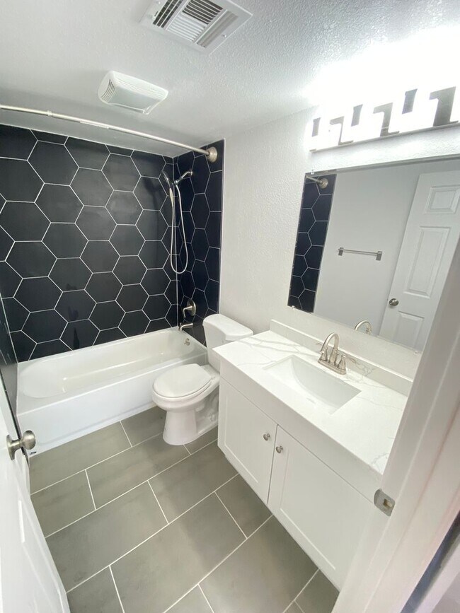 Building Photo - Delightful 2BED/2BATH Condo tucked away in a picturesque Henderson community!