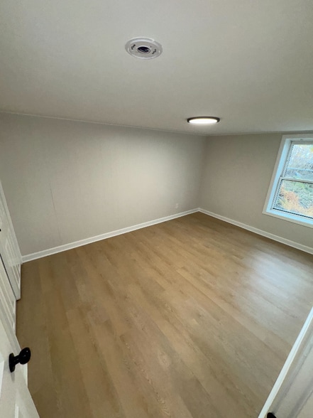 Building Photo - 106 Railroad Ave