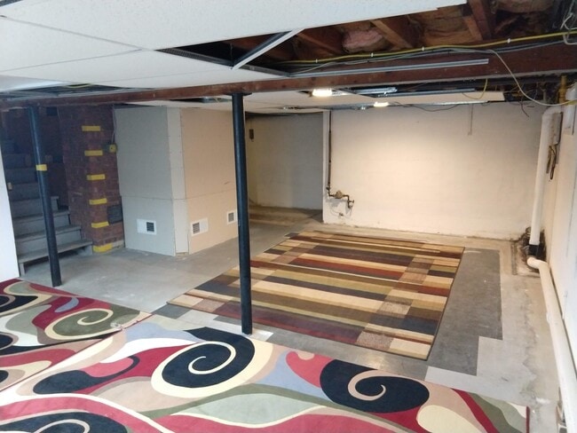 Building Photo - 387 Feura Bush Rd
