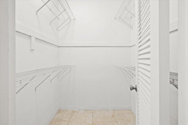 Building Photo - 4250 Galt Ocean Dr