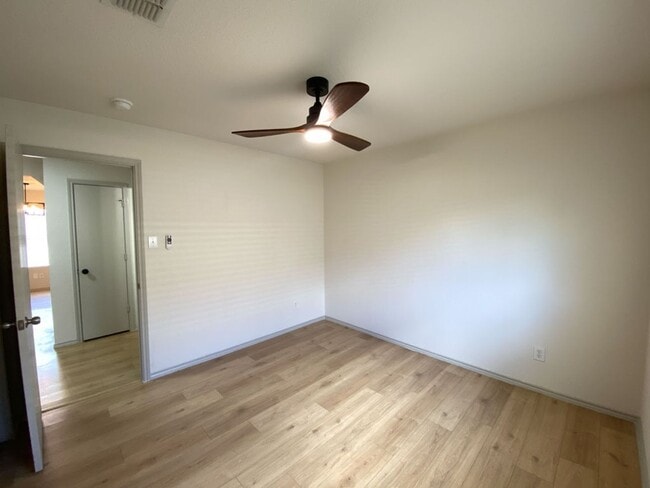 Building Photo - 1 STORY 3 BEDROOM WITH AN OFFICE AND 2 BATHROOM.