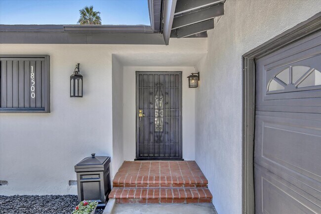 Building Photo - 18500 Celtic St