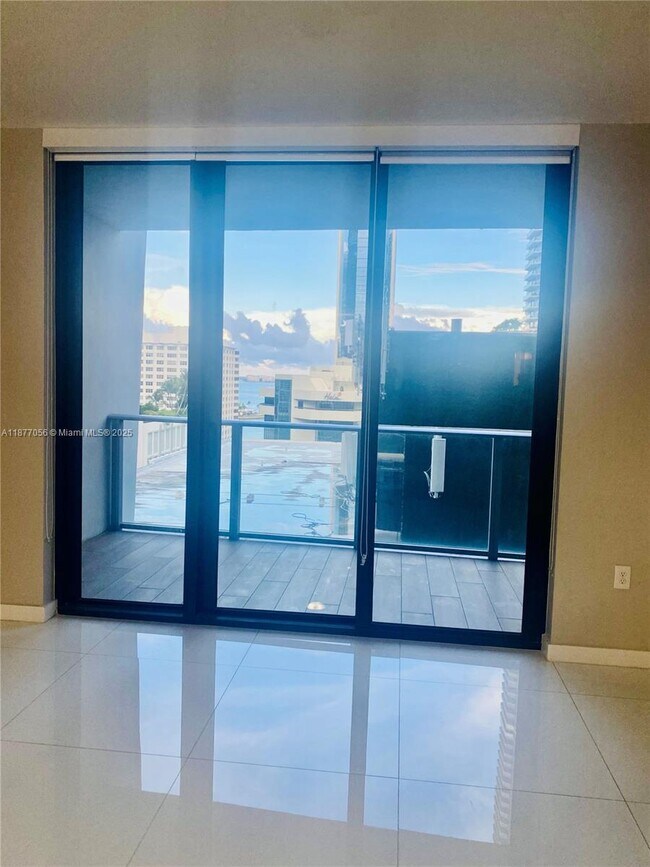 Building Photo - 1010 Brickell Ave