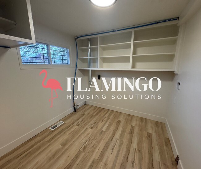 Building Photo - 305 Mercer Ave