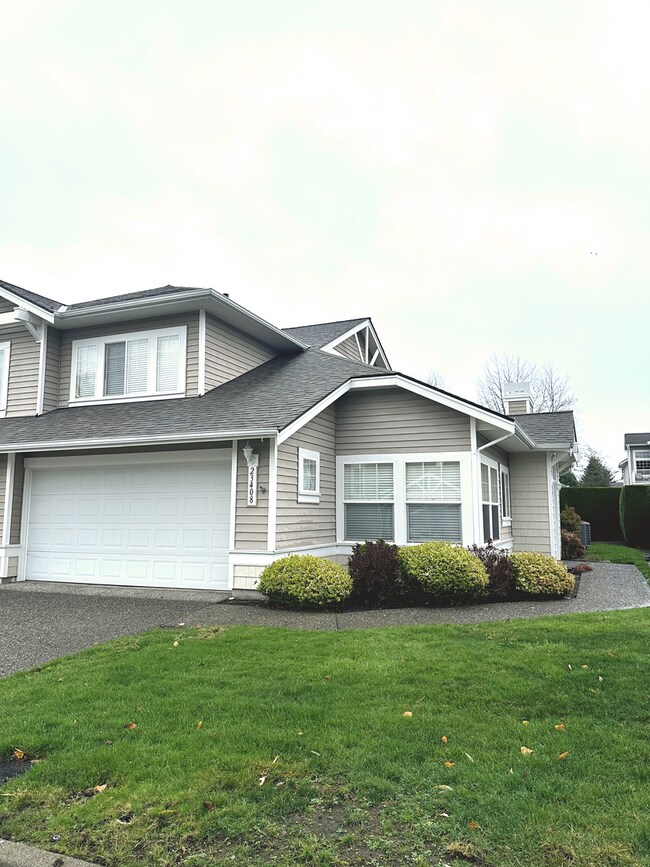 Building Photo - Elegant Gated Townhome with Main-Floor Primary Suite at Marina Pointe Kent