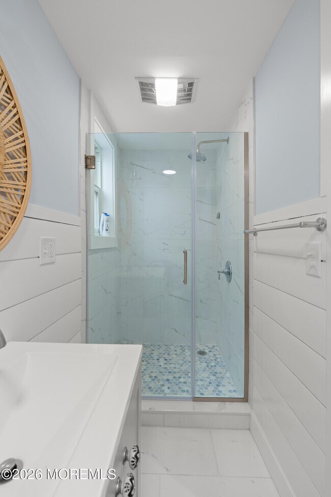 Building Photo - 11 Center St