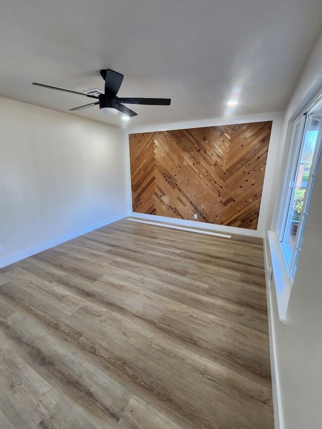 Building Photo - 9500 Pershing Ave