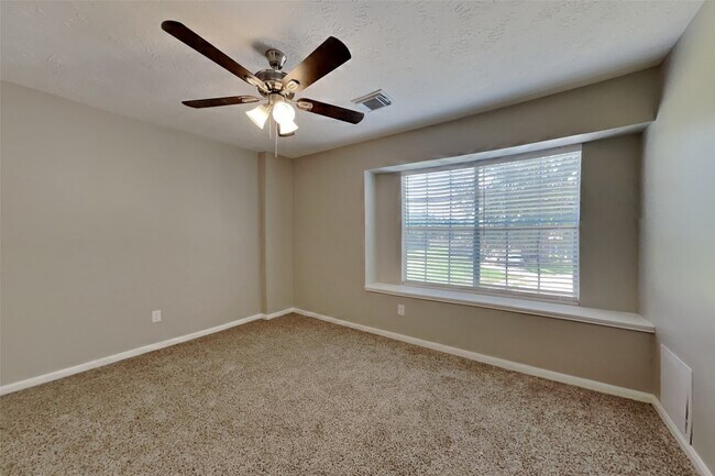 Building Photo - 16935 Valley Palms Dr