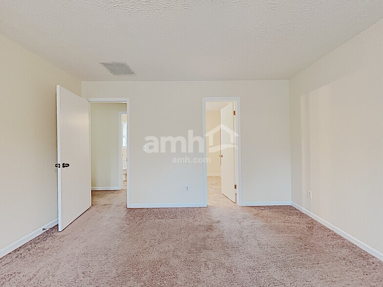 Building Photo - 4121 S Fork Dr