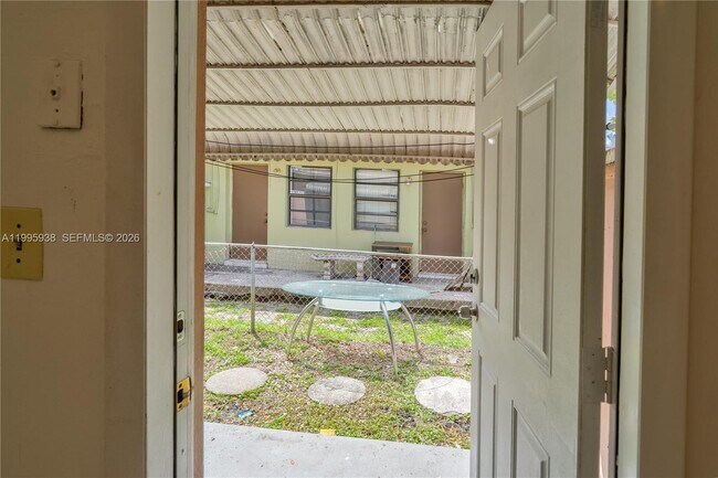 Building Photo - 501 SW 9th St