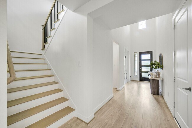 Building Photo - 147 Renodes Garden Ln