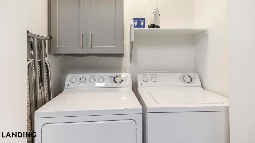 Building Photo - 1001 E Playa Del Norte Dr