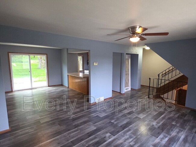 Building Photo - 219 McDivett Dr