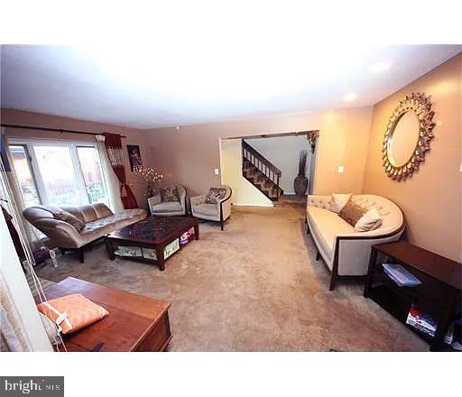 Building Photo - 24 Riverbend Dr