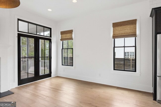 Building Photo - 98 Middle St