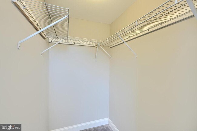 Building Photo - 2200 Brookfield Ave