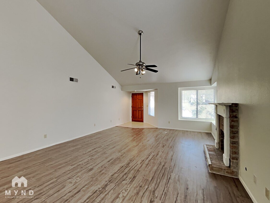 Building Photo - 10487 N Fairway Vista Ln
