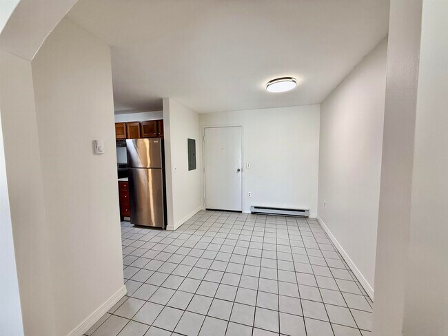 Building Photo - 4 Fairfax Ave