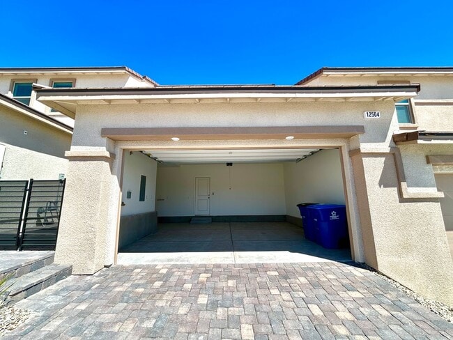 Building Photo - Brand new Townhome!   Summerlin Grand Park Village