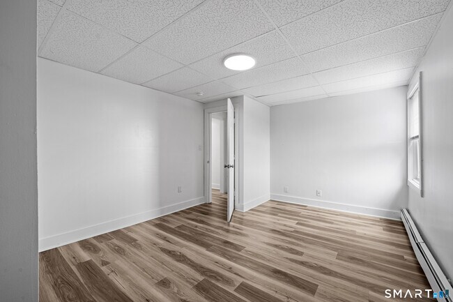 Building Photo - 156 Garfield Ave