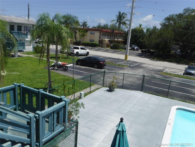 Building Photo - 1045 NE 39th Dr