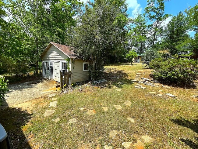 Building Photo - 3/1 Hilltop Cottage with Fruit Trees in the Heart of Chattahoochee