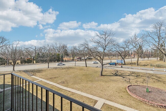 Building Photo - 501 McHenry Rd