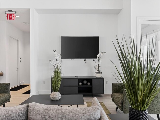 Building Photo - 367 Famagusta Dr