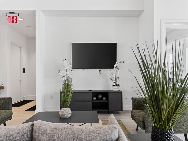 Building Photo - 612 Trikomo Dr