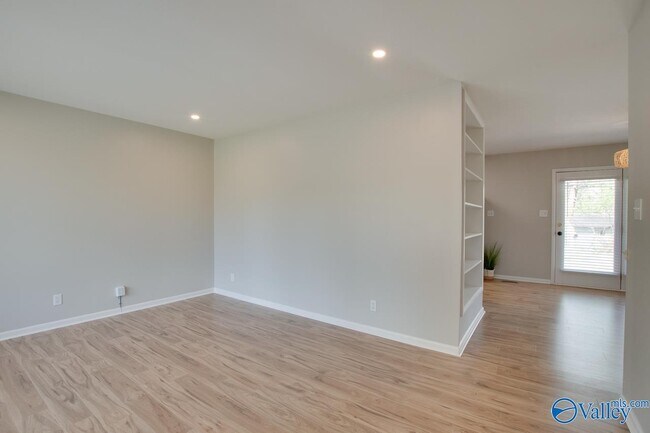 Building Photo - 803 Mead Rd NE