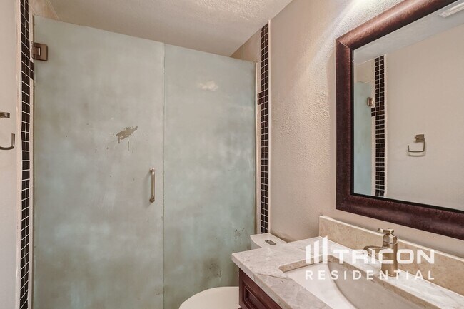 Building Photo - 213 Frinton Cove