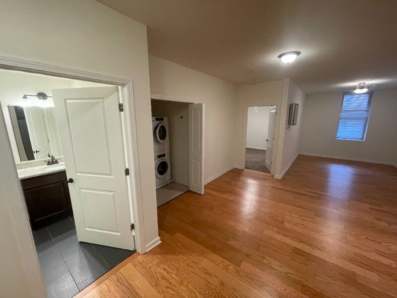 Building Photo - 99 Pine St