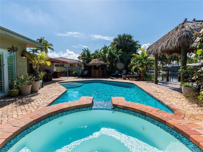 Building Photo - 2319 NE 16th Ave