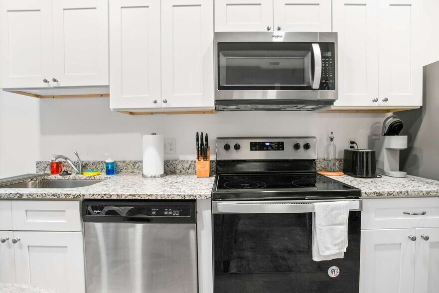 Building Photo - 209 9th St