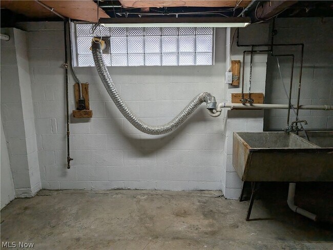 Building Photo - 486 Needham Ave