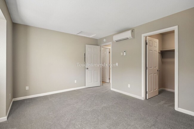 Building Photo - Updated 1BR, 1BA Condo in Murray Hill