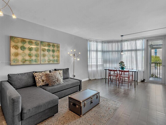 Building Photo - 3375 N Country Club Dr