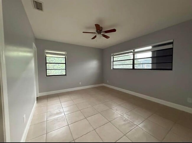 Building Photo - 8736 SE Algozzini Pl