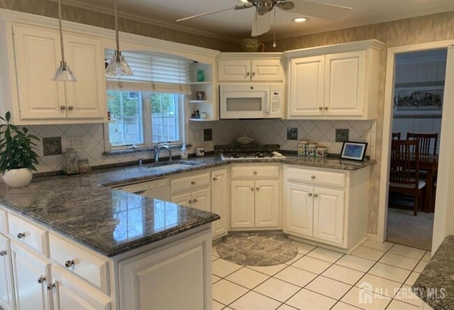 Building Photo - 3307 Evergreen Ln