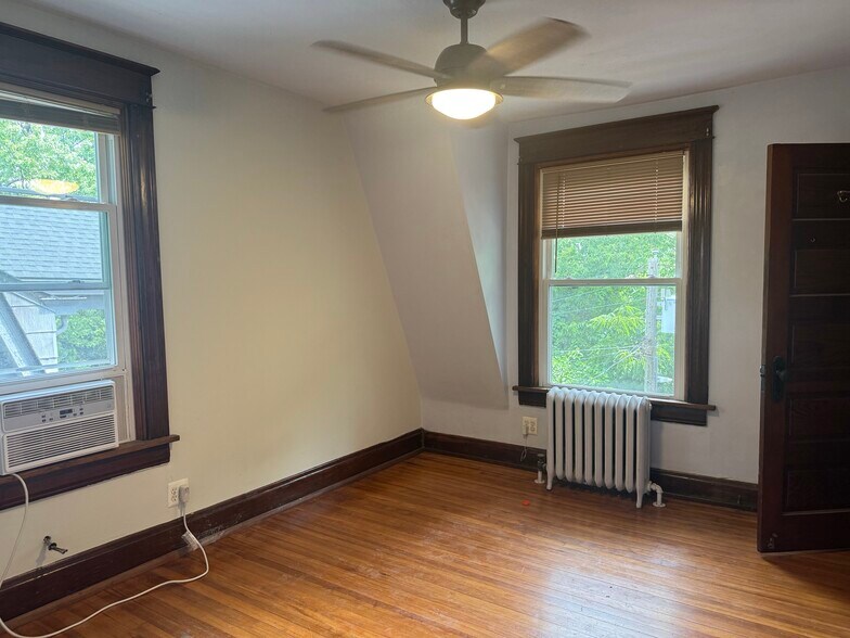 Building Photo - 3033 Marshall Ave