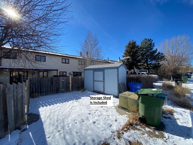 Building Photo - 3 Bedroom, 1.5 Bath Townhome W/ Attached S...