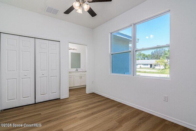 Building Photo - 1398 Saxony Rd SW