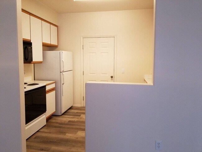 Building Photo - 1706/1708peni