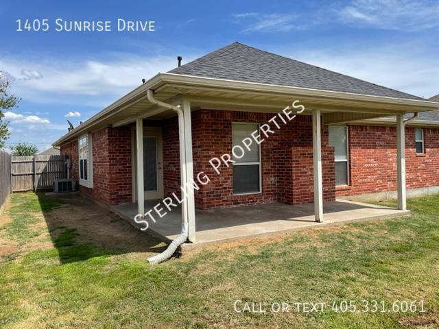 Building Photo - 1405 Sunrise Dr