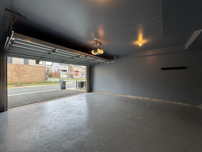 Building Photo - Stunning 4 Level 4 Bed 3/2 Bath Home With Balcony And Deck In Westmoore At Moorefield