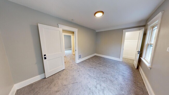 Building Photo - Old Brooklyn Area - 3 Bedroom Single Famil...