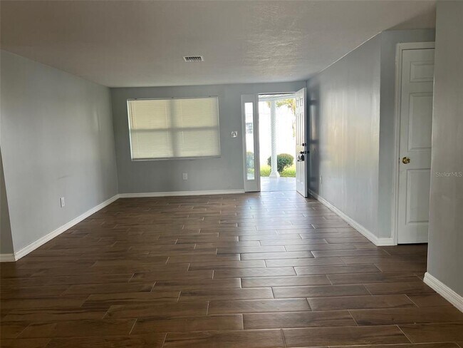 Building Photo - 5046 Victoria Ln