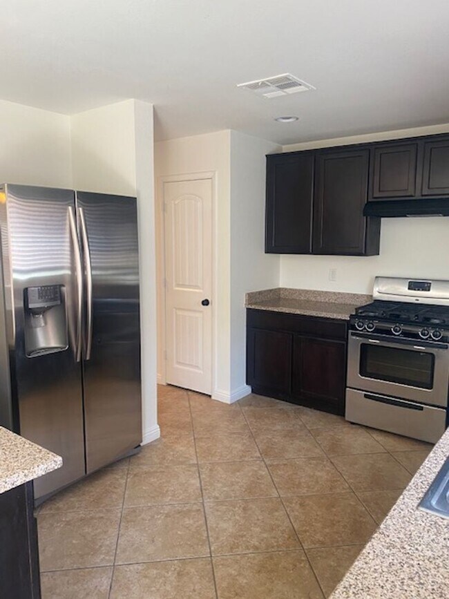 Building Photo - 7918 Point Oaks Ct